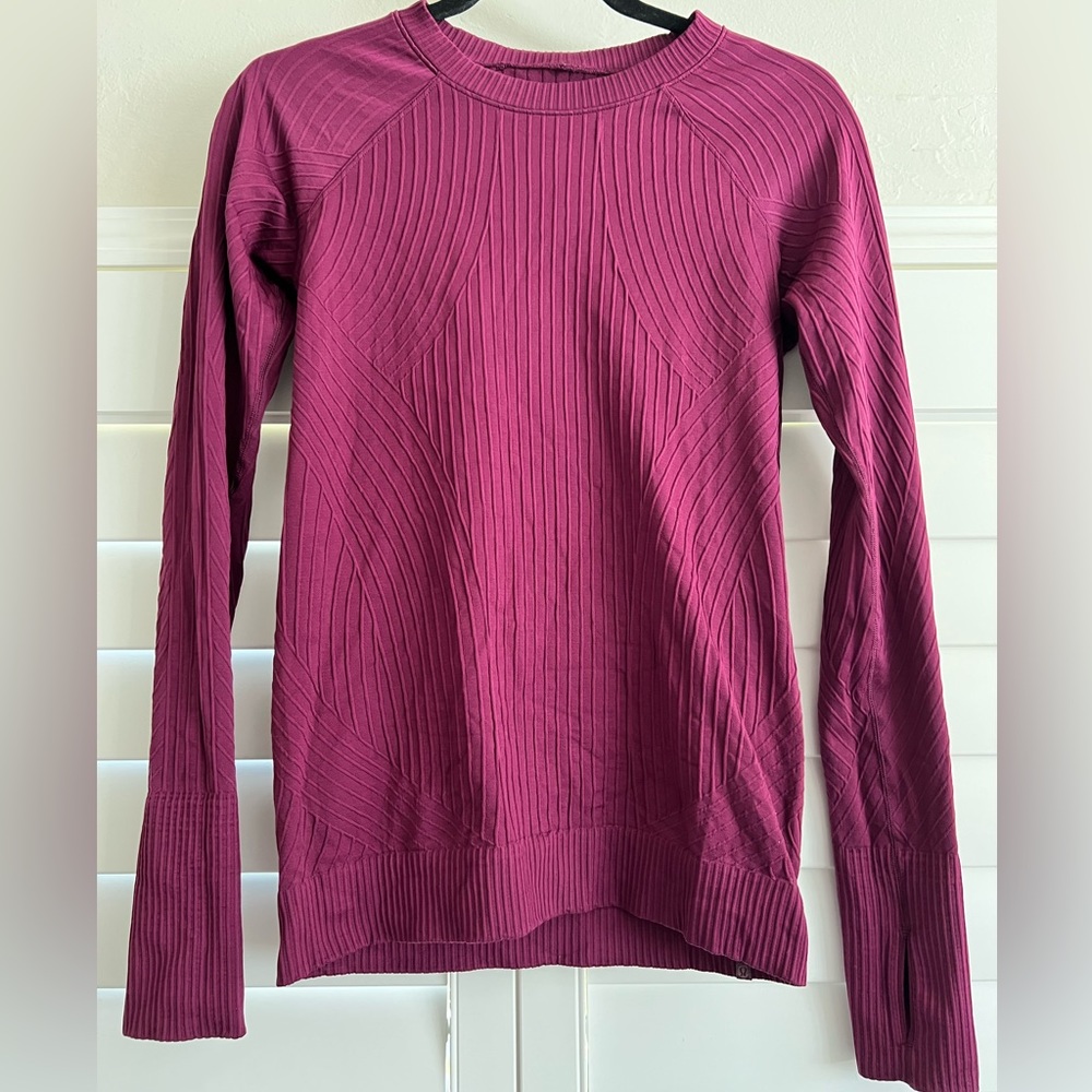 Lululemon ribbed, fitted long sleeve shirt.